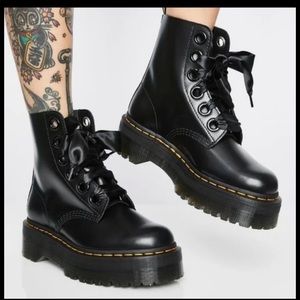 ❌SOLD! ❌Dr. Martens Molly Platform Boots (size 5)